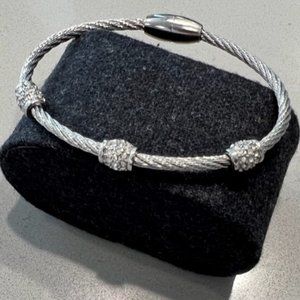 NWOT Cable Bracelet Magnetic Closure